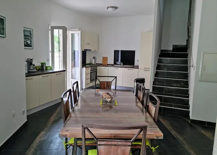 Delpinolocations Apartman